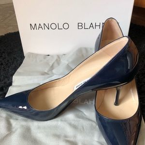 Manolo Blahnik NAVY patent leather pumps. Like New